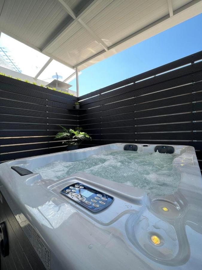 Loft Spa Greece - Enjoy Our Jacuzzi Kalamata Bagian luar foto