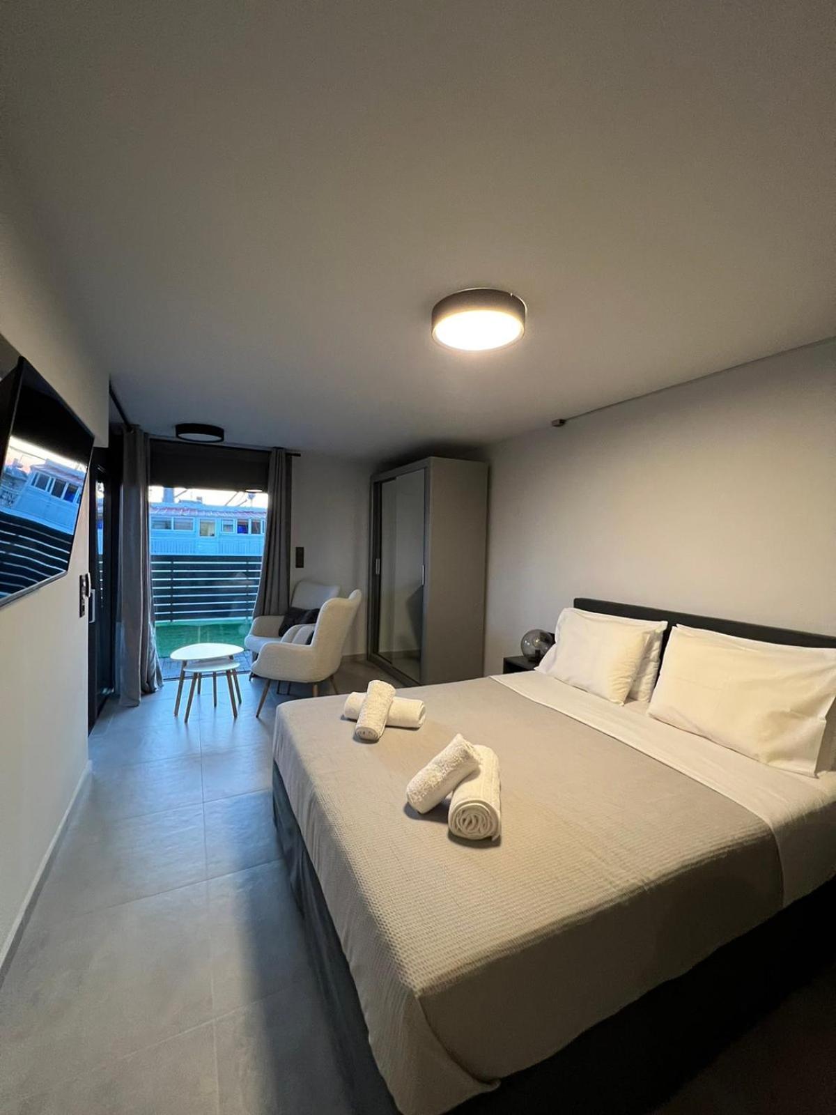Loft Spa Greece - Enjoy Our Jacuzzi Kalamata Bagian luar foto