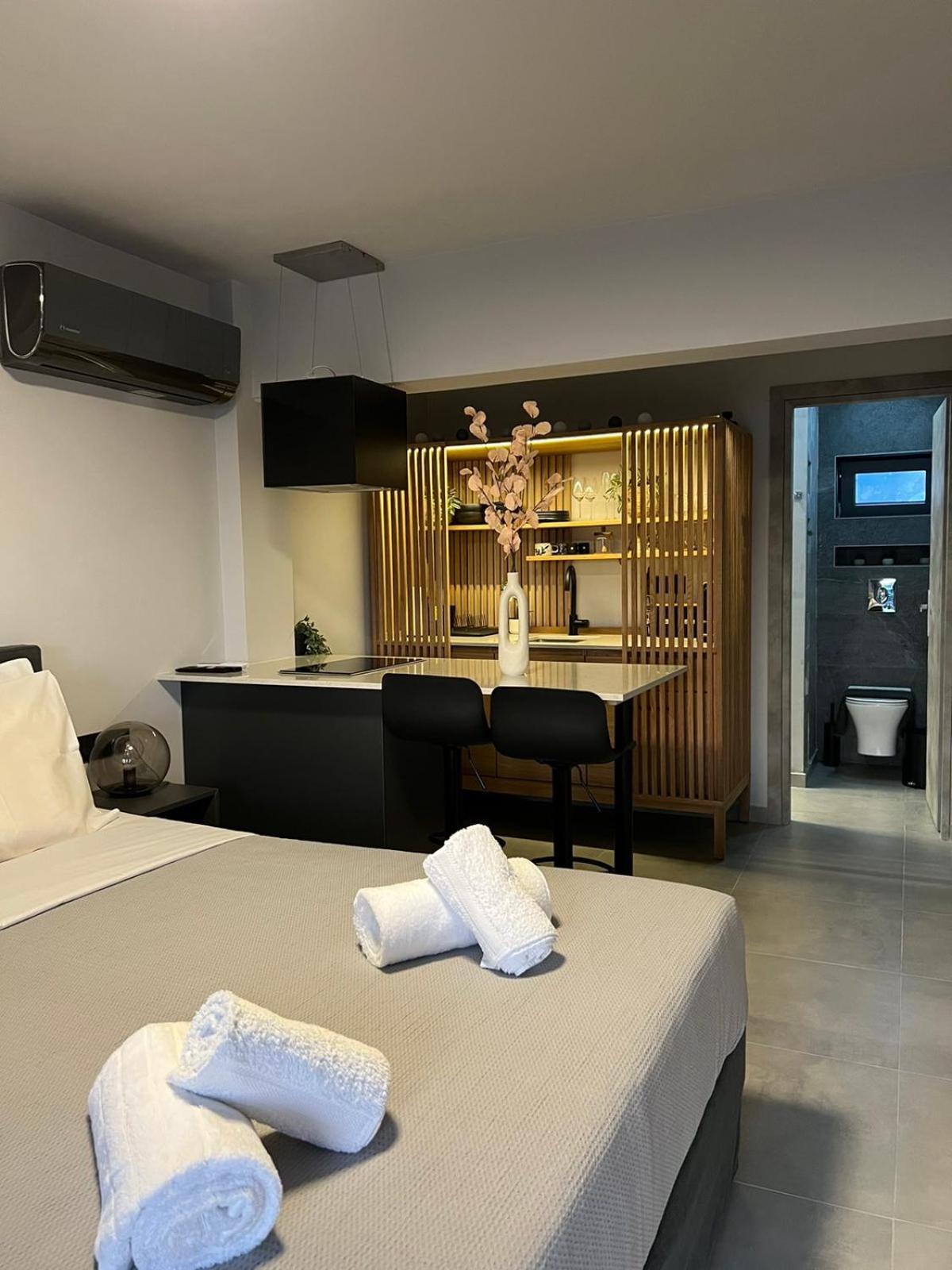 Loft Spa Greece - Enjoy Our Jacuzzi Kalamata Bagian luar foto