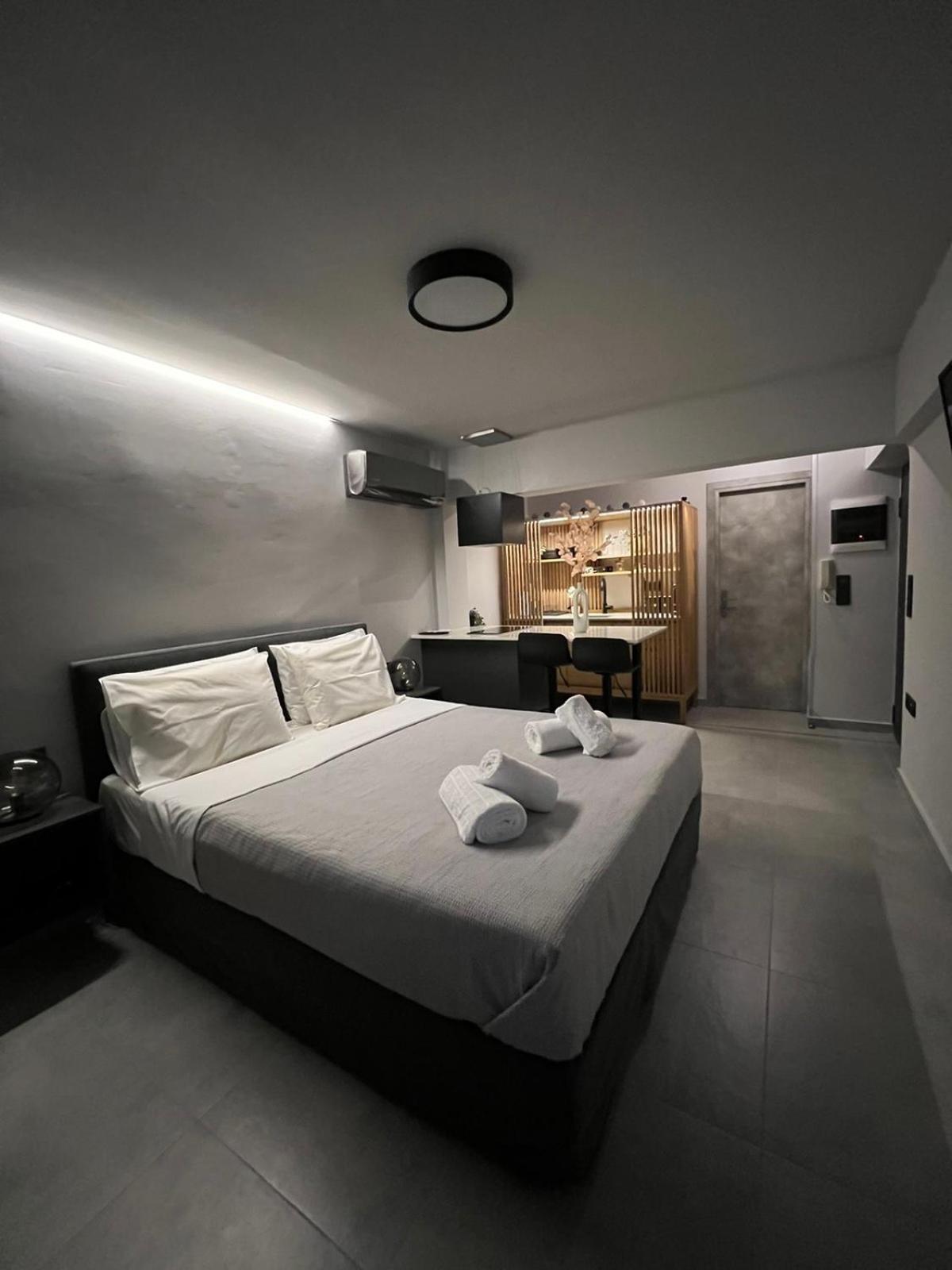 Loft Spa Greece - Enjoy Our Jacuzzi Kalamata Bagian luar foto
